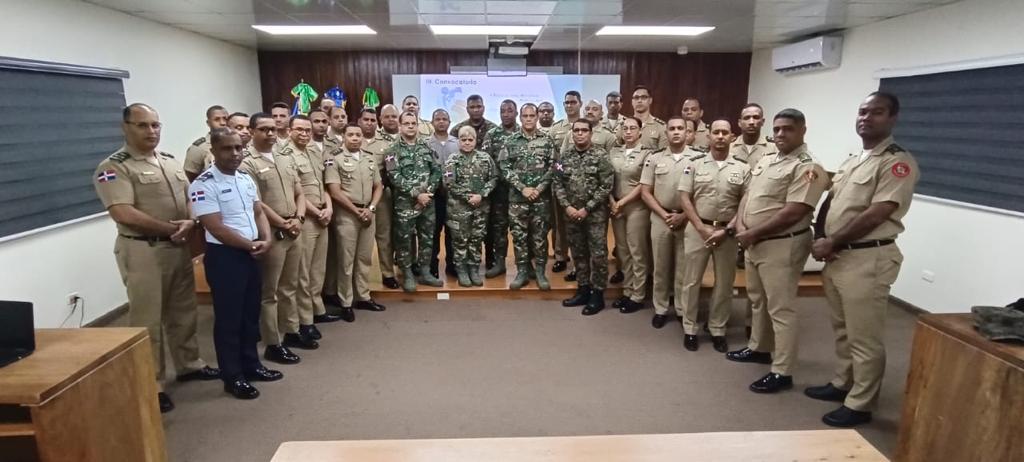 Estudiantes de Comando y Estado Mayor finalizan curso para instructores-facilitadores del ejército