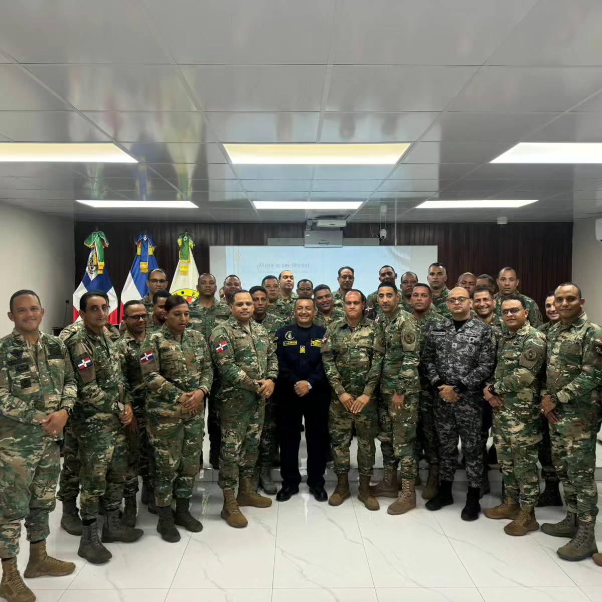 EGEMERD Recibe Visita del Agregado Militar Naval y Aéreo de Colombia