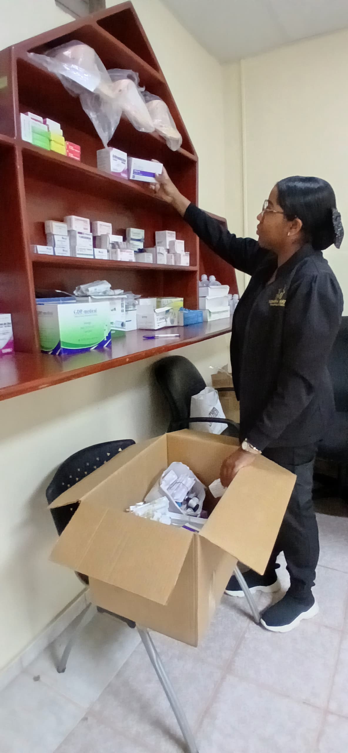 Entrega de Medicamentos Esenciales a la EGEMERD por PROMESECAL