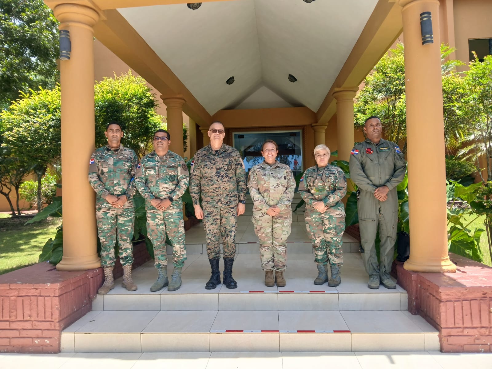 Visita de delegación de la Oficina de Cooperación en Seguridad en al Embajada de EE.UU.