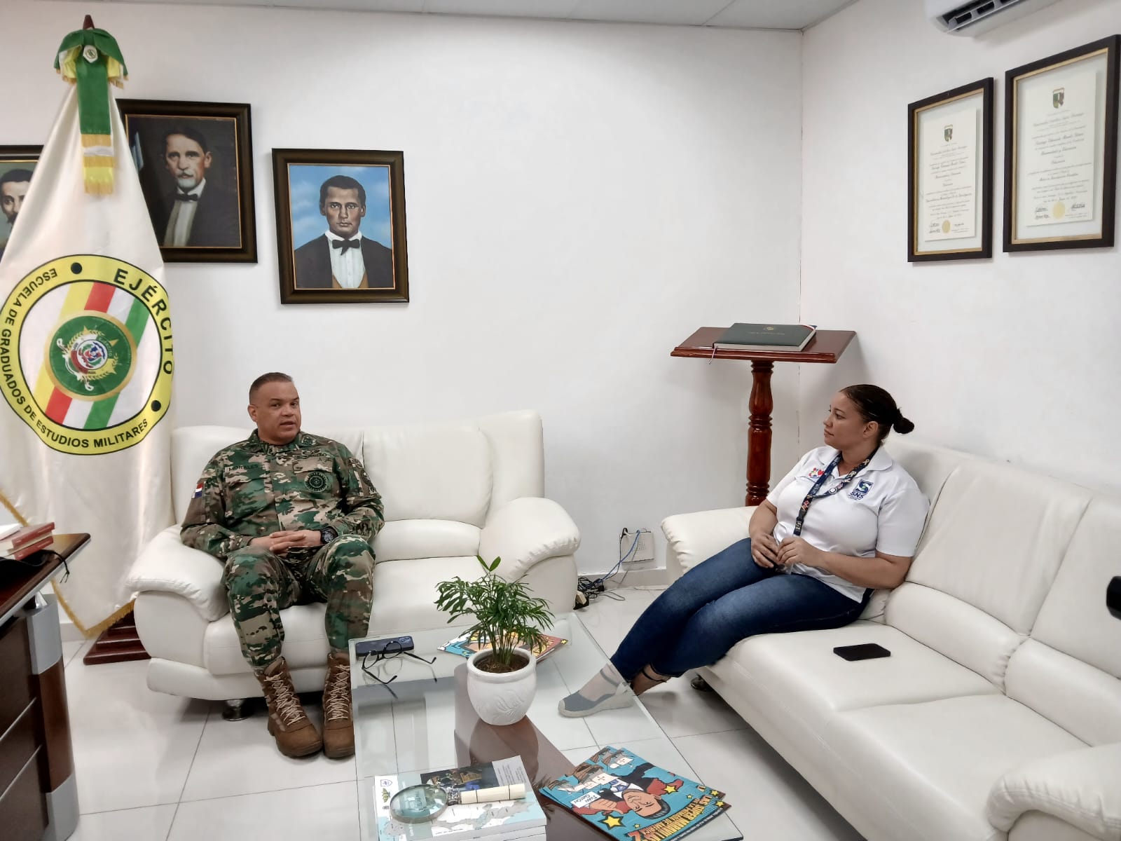 La Escuela de Graduados de Estudios Militares del Ejército de la República Dominicana (EGEMERD), perteneciente a la Universidad Nacional para la Defensa (UNADE), llevó a cabo una exitosa jornada de salud con el “Programa de Detección de Cáncer de Mama, Cervicouterino y Próstata”.