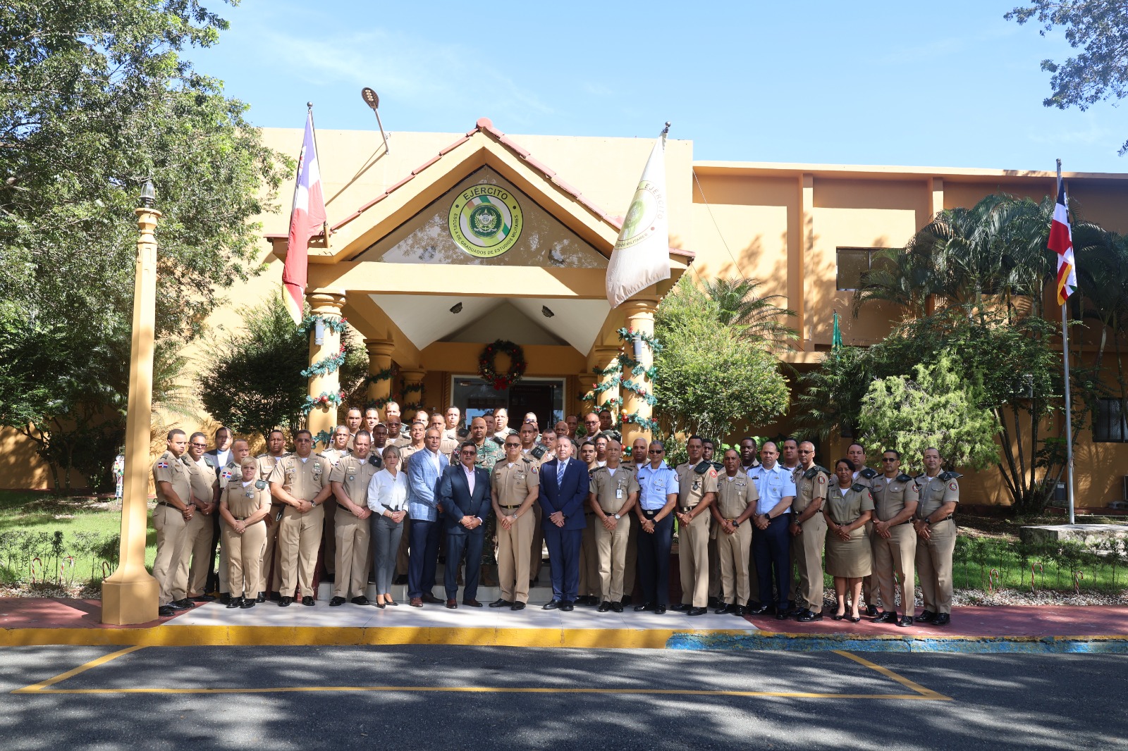 La Escuela de Graduados de Estudios Militares del Ejército (EGEMERD), institución académica adscrita a la Universidad Nacional para la Defensa (UNADE), celebró una charla magistral con motivo de su 11.º aniversario.